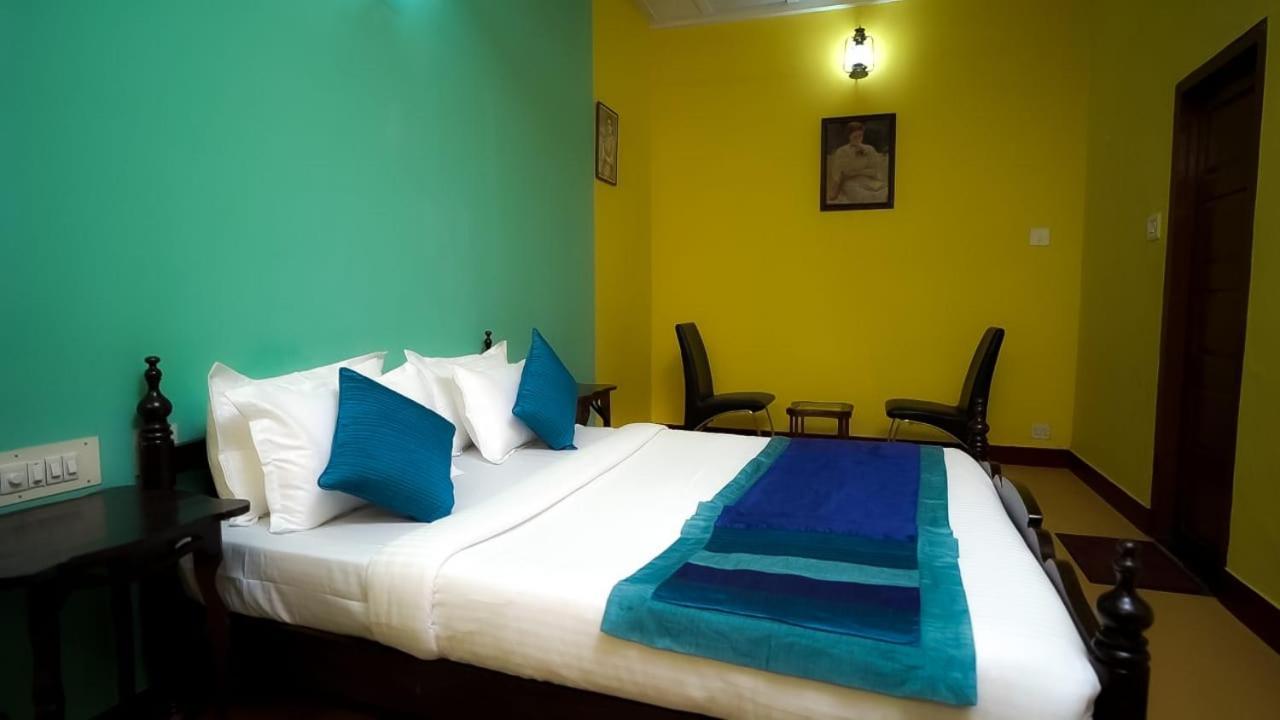 Bed and Breakfast Elphinstone Residency à Kochi Extérieur photo