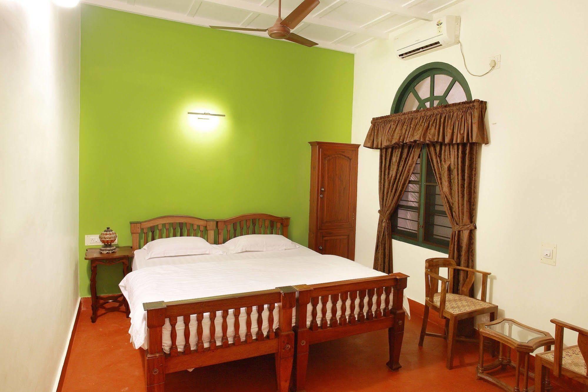 Bed and Breakfast Elphinstone Residency à Kochi Extérieur photo