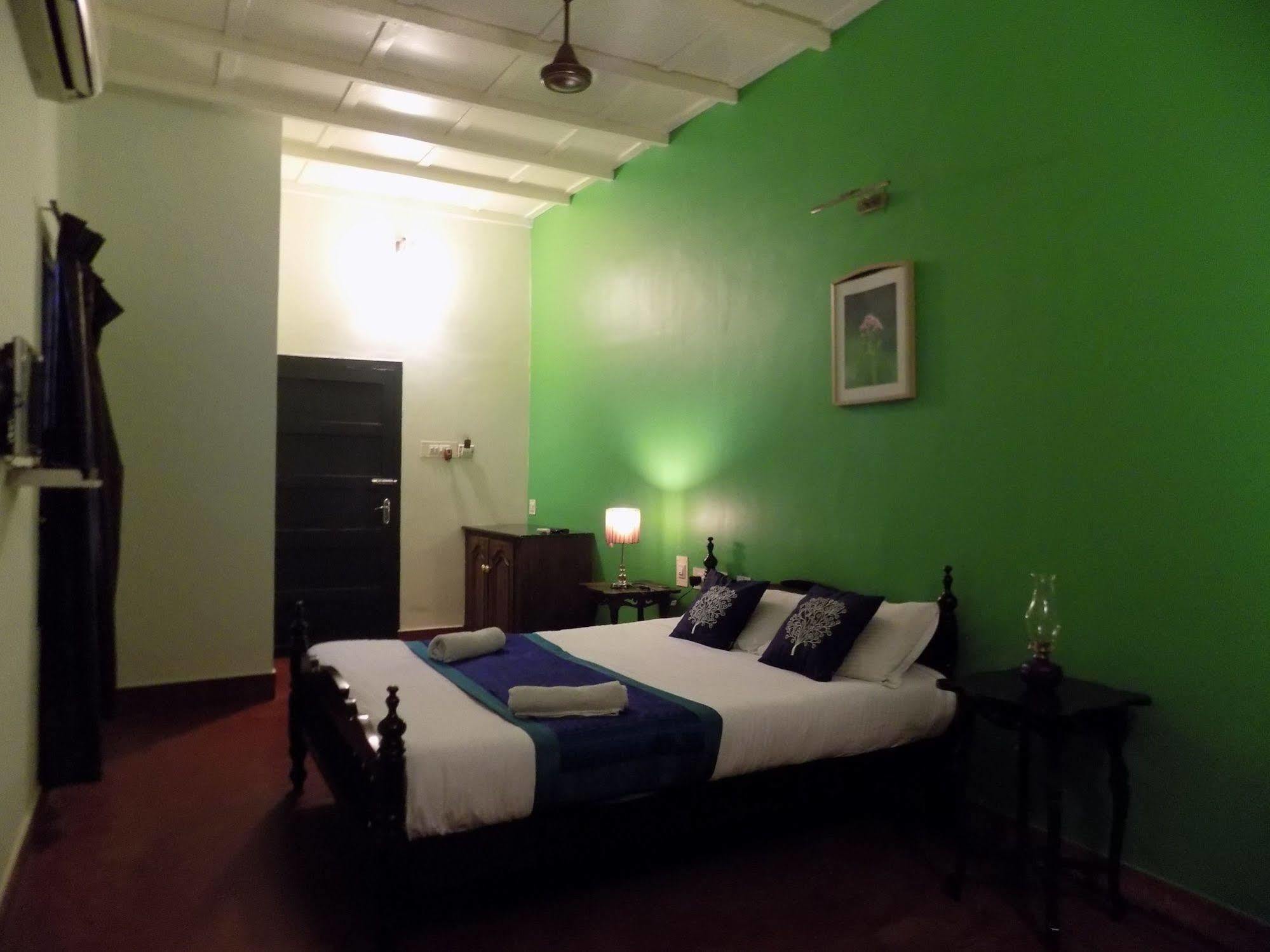 Bed and Breakfast Elphinstone Residency à Kochi Extérieur photo