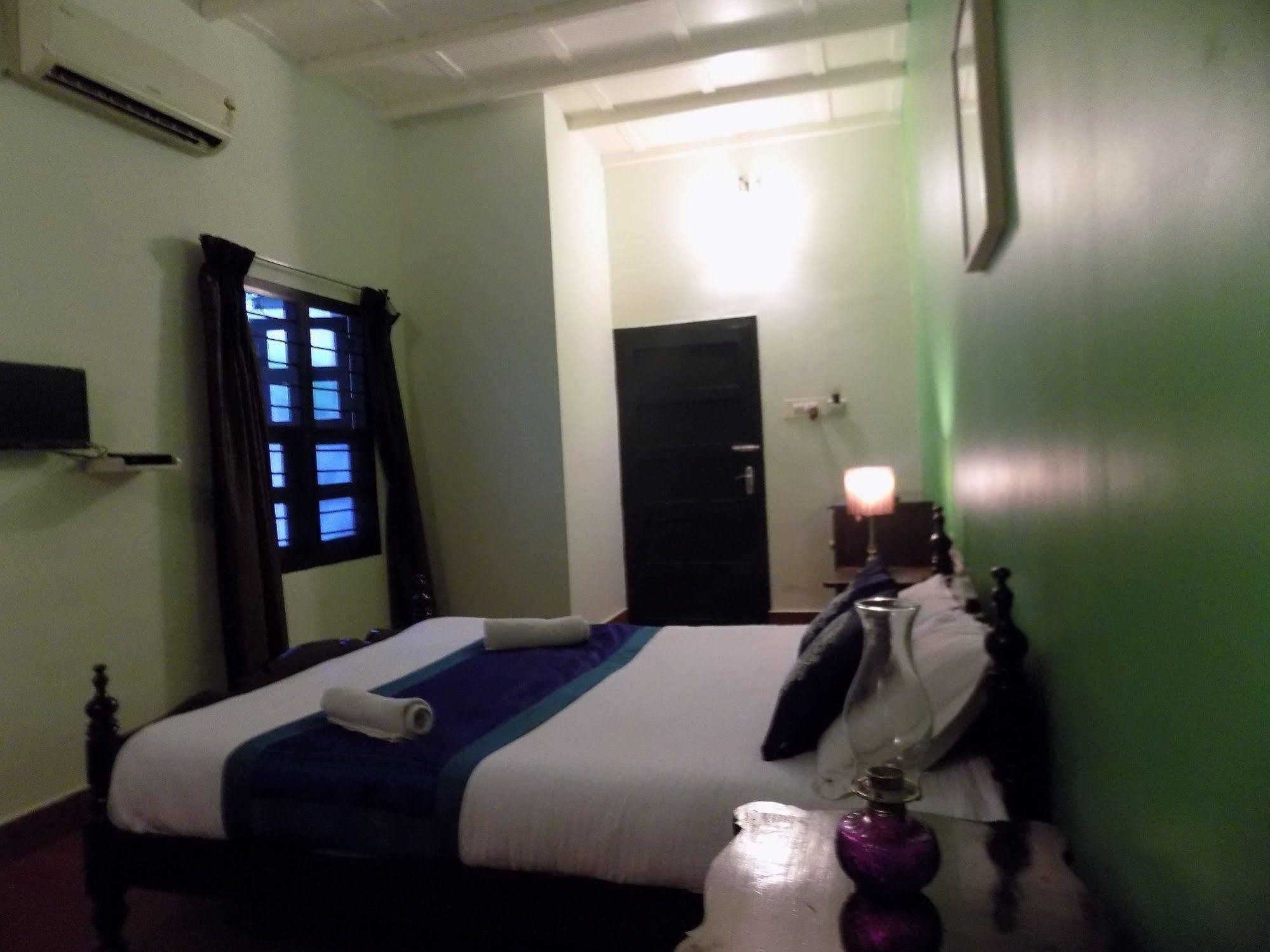 Bed and Breakfast Elphinstone Residency à Kochi Extérieur photo