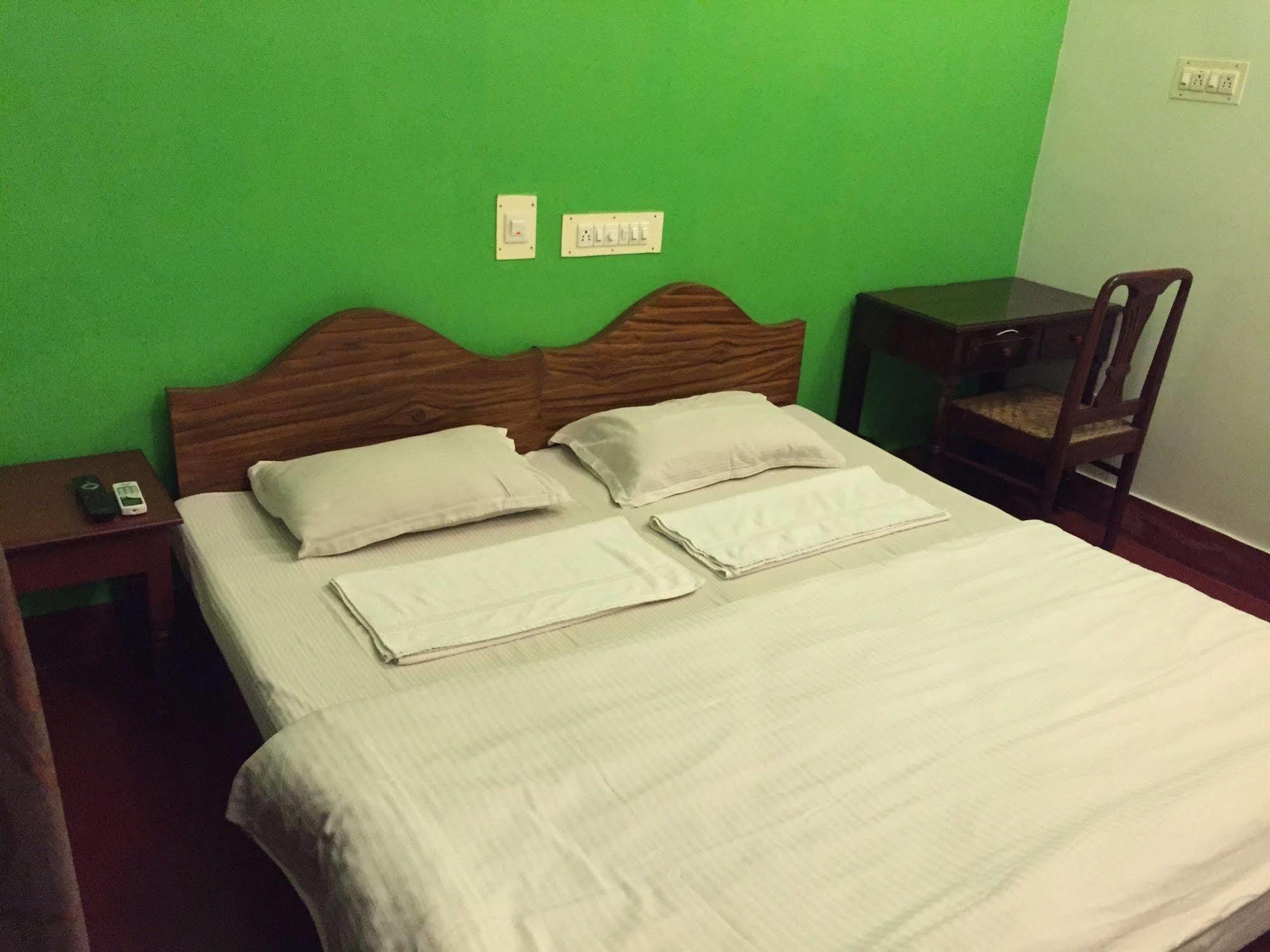 Bed and Breakfast Elphinstone Residency à Kochi Extérieur photo