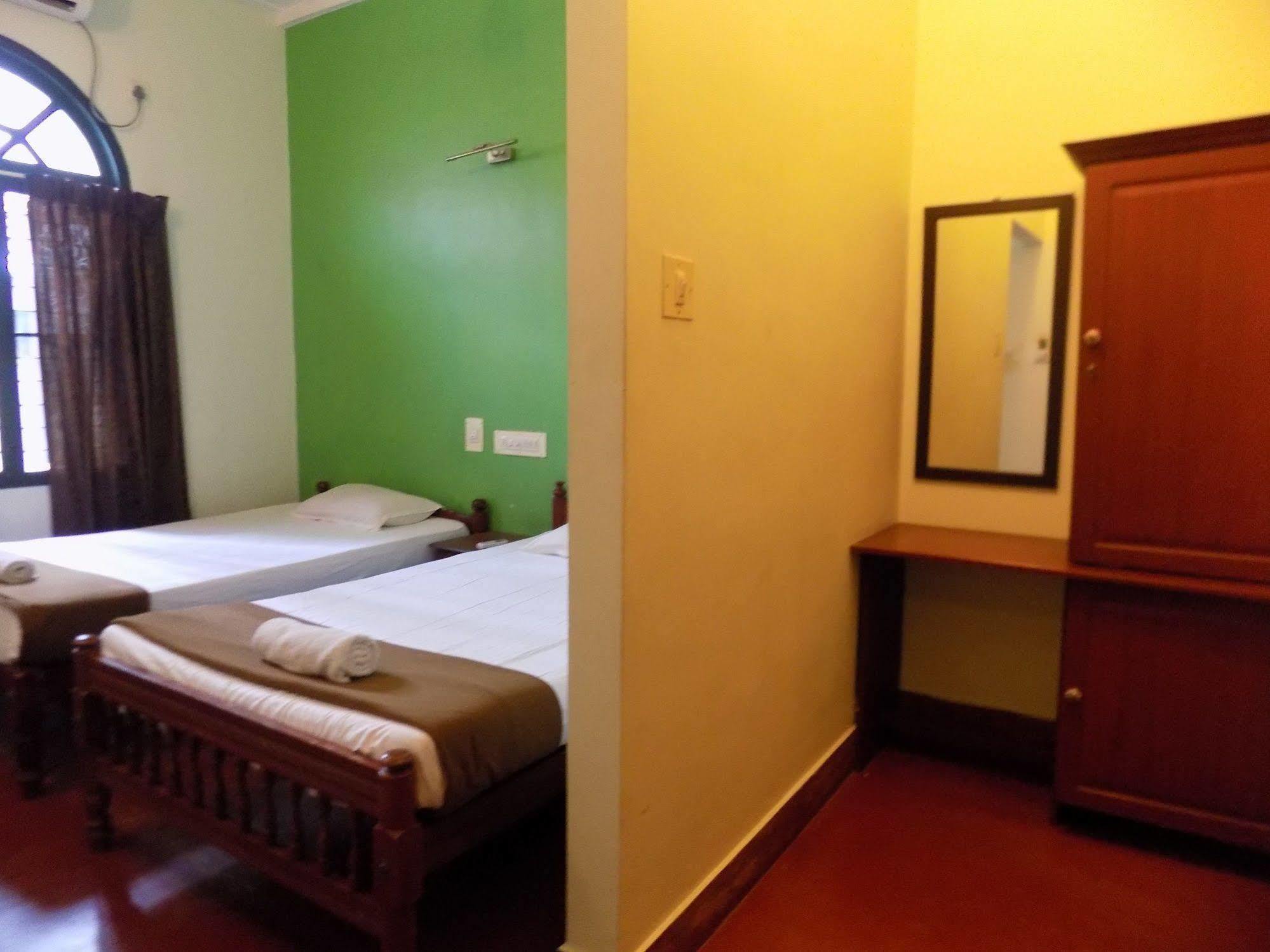 Bed and Breakfast Elphinstone Residency à Kochi Extérieur photo