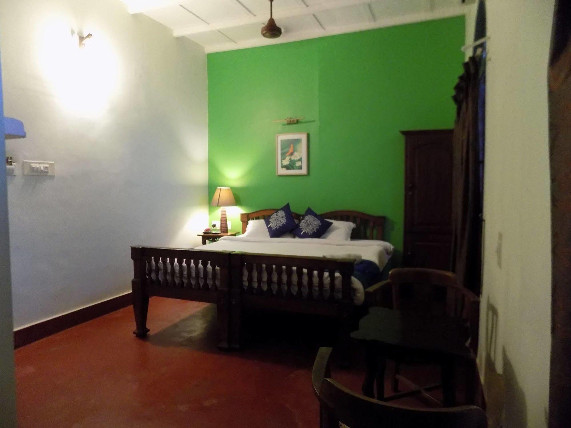 Bed and Breakfast Elphinstone Residency à Kochi Extérieur photo