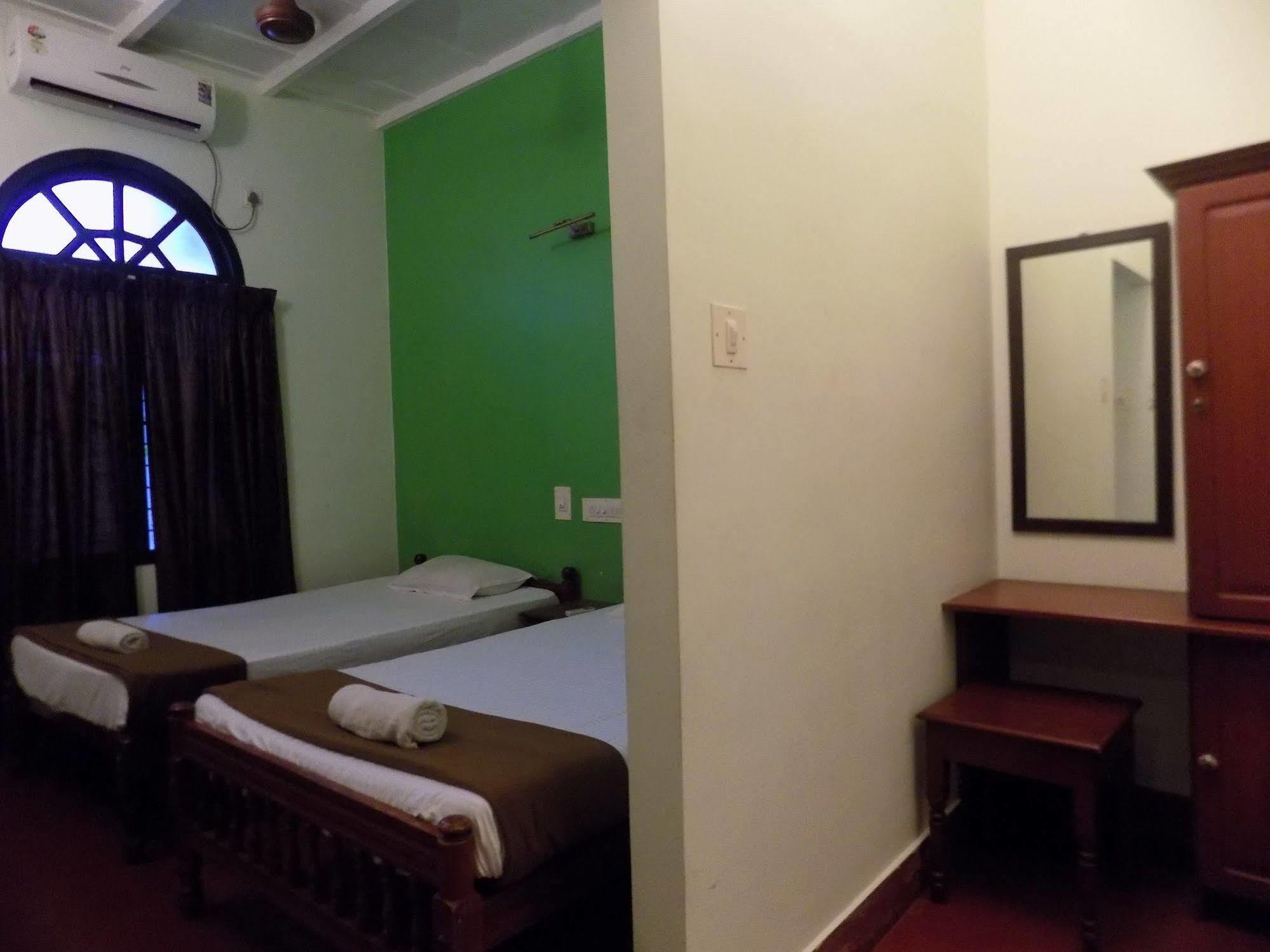 Bed and Breakfast Elphinstone Residency à Kochi Extérieur photo