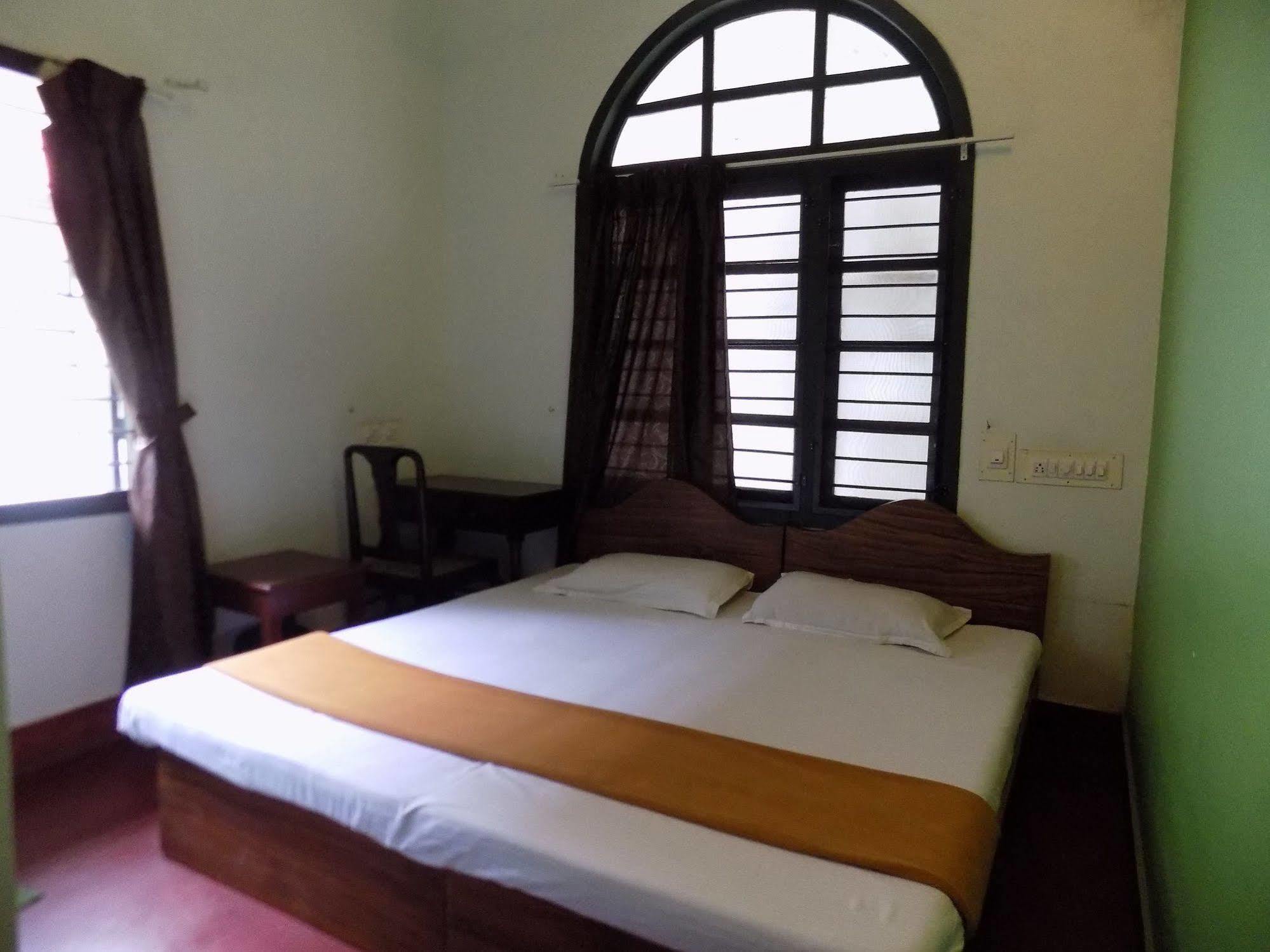 Bed and Breakfast Elphinstone Residency à Kochi Extérieur photo