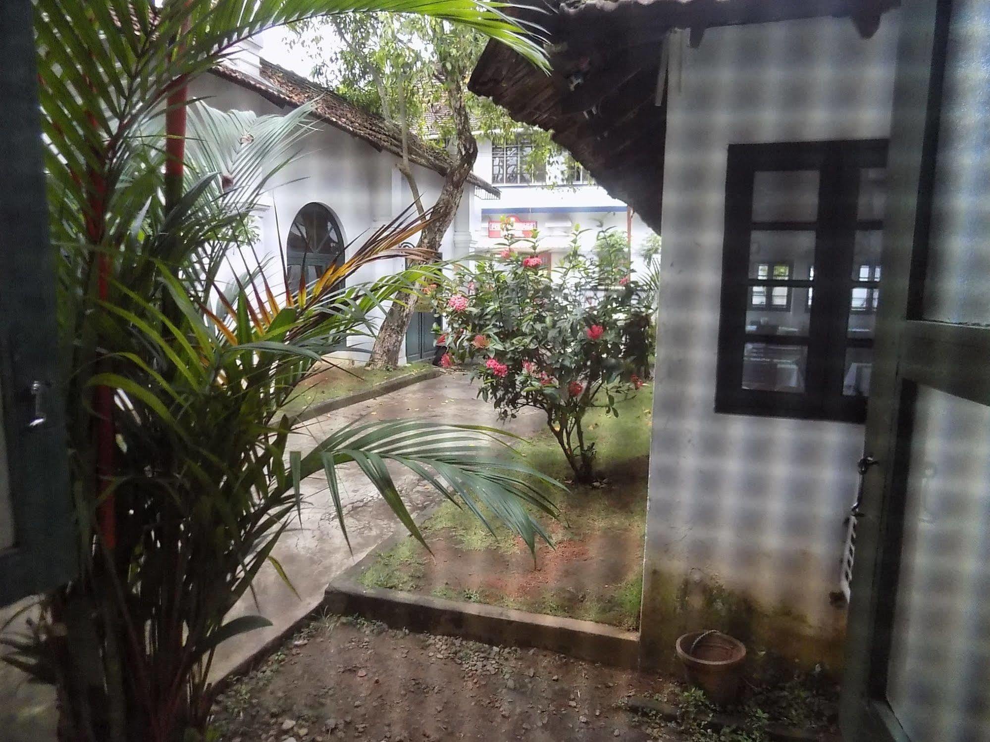 Bed and Breakfast Elphinstone Residency à Kochi Extérieur photo